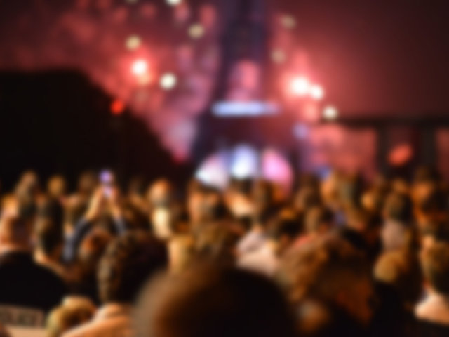 people-eiffel-tower-lights-night